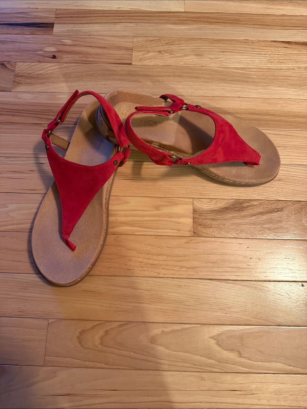 Vionic Red Suede T-Strap Thong Sandals